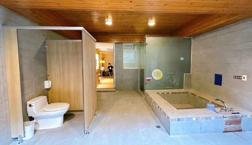 新月塢溫泉獨立湯屋全攻略：房型價格、預訂技巧與烏來周邊玩法