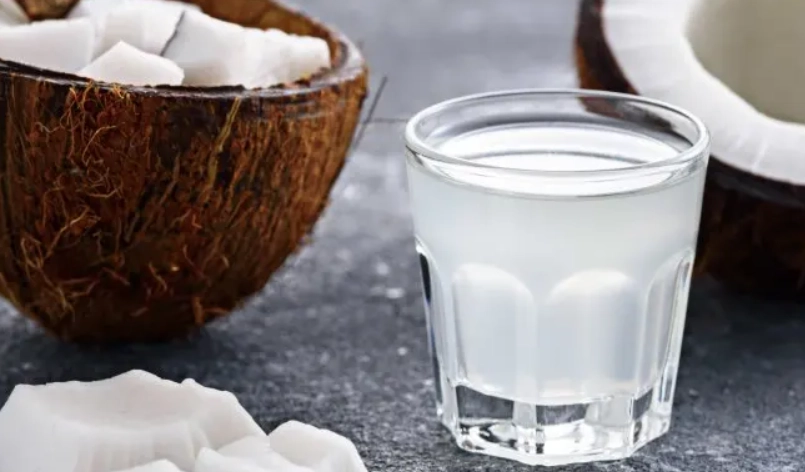 椰子水真的能消炎嗎？專家解析功效、正確喝法與注意事項
