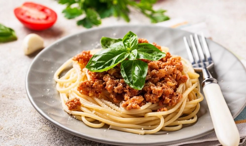 義大利麵醬汁指南：從經典紅醬到創意白醬，一次搞懂所有種類與搭配