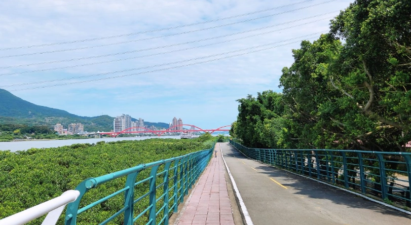 輪椅友善步道 輪椅友善步道