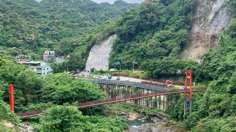 深坑景點步道全攻略：秘境路線、交通美食與新手必讀提醒