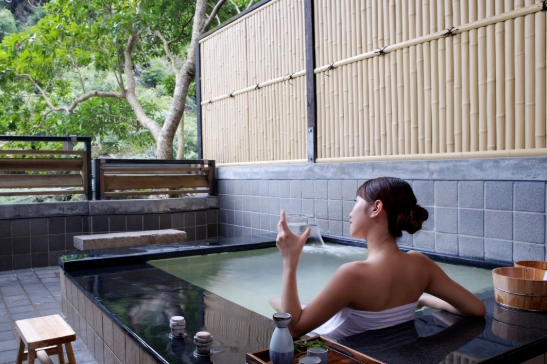 新月塢溫泉 交通