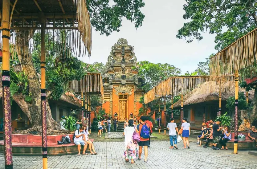 京打馬尼火山 京打馬尼火山