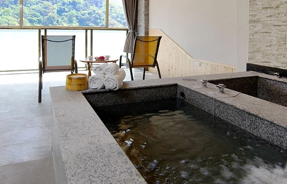 苗栗溫泉泡湯