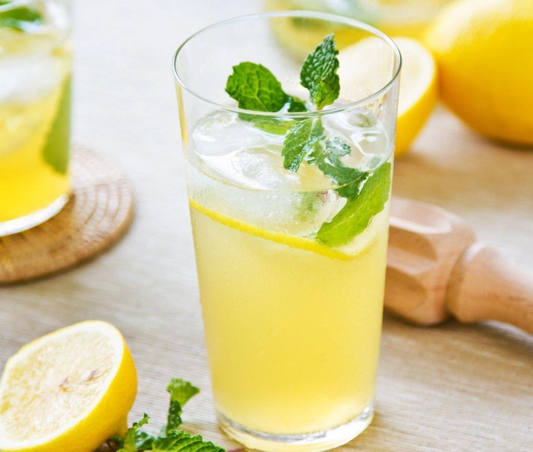 喝檸檬水美白 喝檸檬水美白