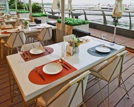 大湖草莓酒餐厅