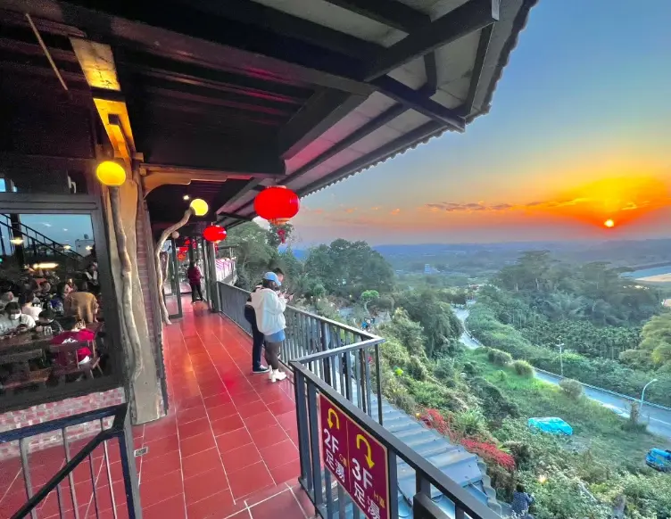 嘉義寵物餐廳草地