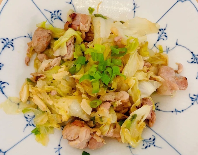 高麗菜炒雞腿肉 食譜