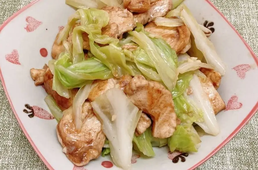 高麗菜炒雞腿肉 食譜