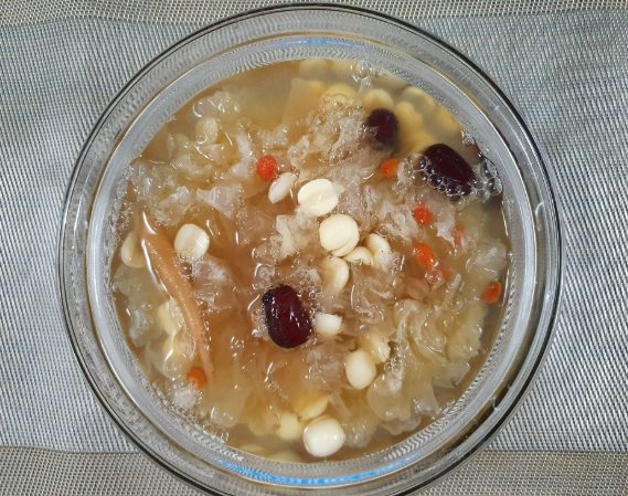 月經來吃銀耳蓮子湯 月經來吃銀耳蓮子湯