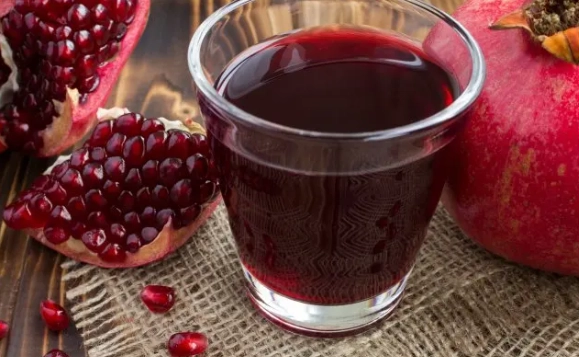 紅石榴汁一天喝多少 紅石榴汁一天喝多少