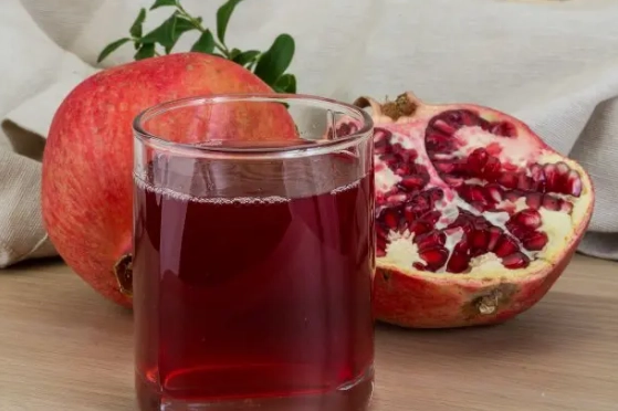 紅石榴汁一天喝多少 紅石榴汁一天喝多少