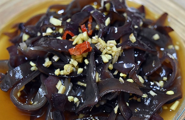 涼拌黑木耳正確處理方法