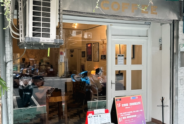 咖啡廳讀書環境