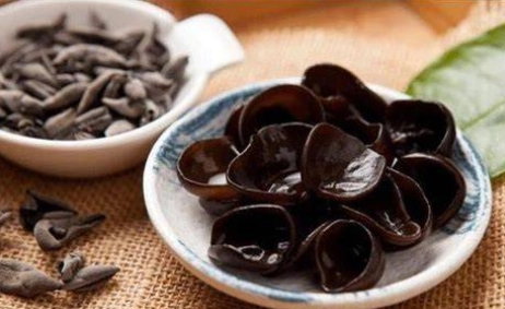 黑木耳晚上不能吃 黑木耳晚上不能吃