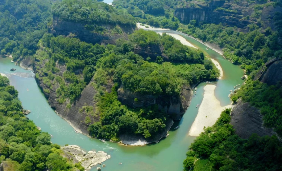森林遊樂區與國家公園比較 森林遊樂區與國家公園比較