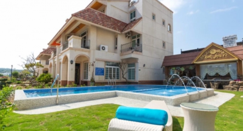 苗栗包棟泳池民宿