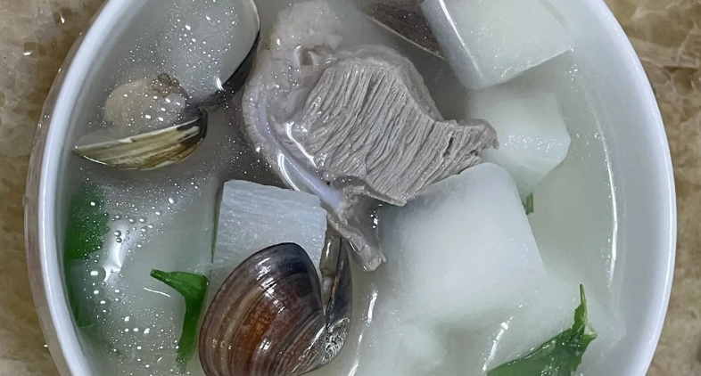 蘿蔔排骨湯加什麼