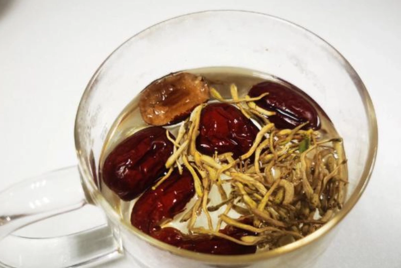 金銀花紅棗茶：天然養生飲品的完整指南與實用做法