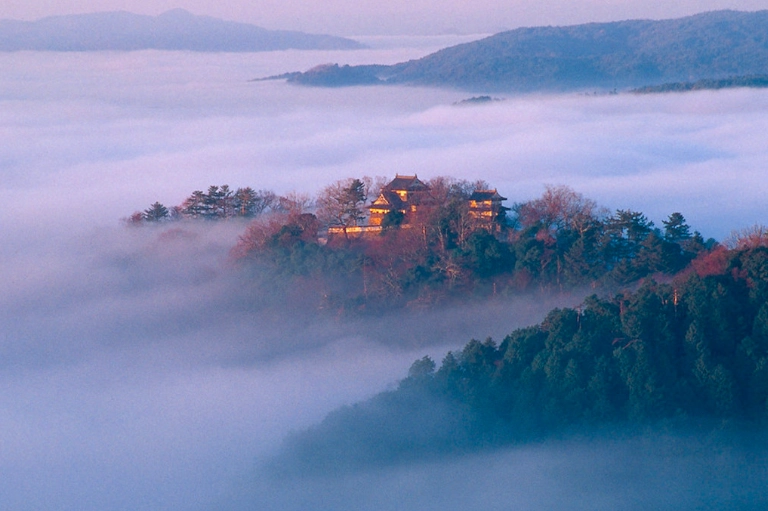 備中松山城雲海全攻略：最佳觀賞季節、攝影技巧與交通方式一次掌握