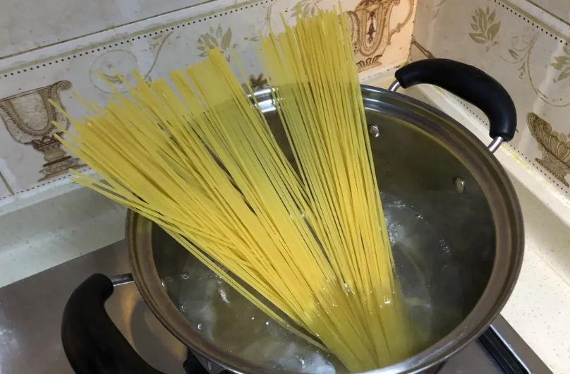 義大利麵煮多久？掌握黃金時間與秘訣，煮出彈牙好口感